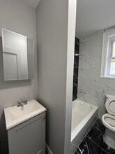 163 Hutton St, Unit 8 in Jersey City, NJ - Building Photo - Building Photo