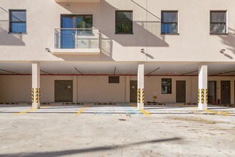 62-41 Forest Ave in Flushing, NY - Building Photo - Building Photo