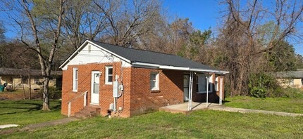 305 N Kendall St in Norwood, NC - Building Photo - Building Photo