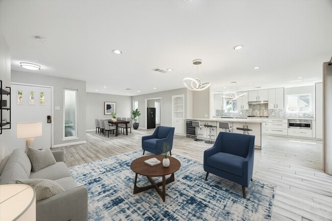 1114 Chantilly Ln in Houston, TX - Foto de edificio - Building Photo