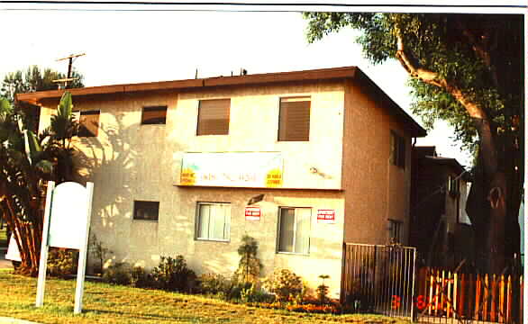 16400 Vanowen St in Van Nuys, CA - Building Photo