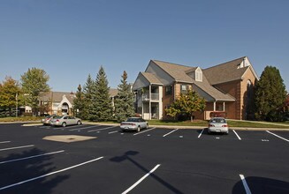 Carrington Place Senior Apartments in Farmington Hills, MI - Building Photo - Building Photo