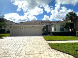 2109 Morning Sun Ln in Naples, FL - Building Photo