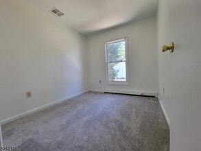 15 Newton Pl in Irvington, NJ - Building Photo - Building Photo