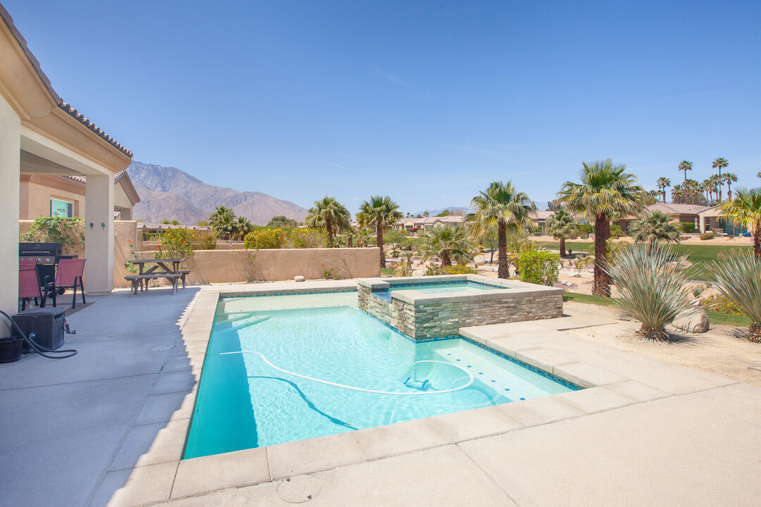 67424 Zuni Ct in Cathedral City, CA - Foto de edificio