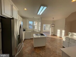 25869 Flintonbridge Dr in Chantilly, VA - Building Photo - Building Photo