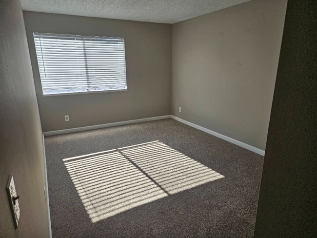 5025 Valley Crest Dr in Concord, CA - Building Photo - Building Photo