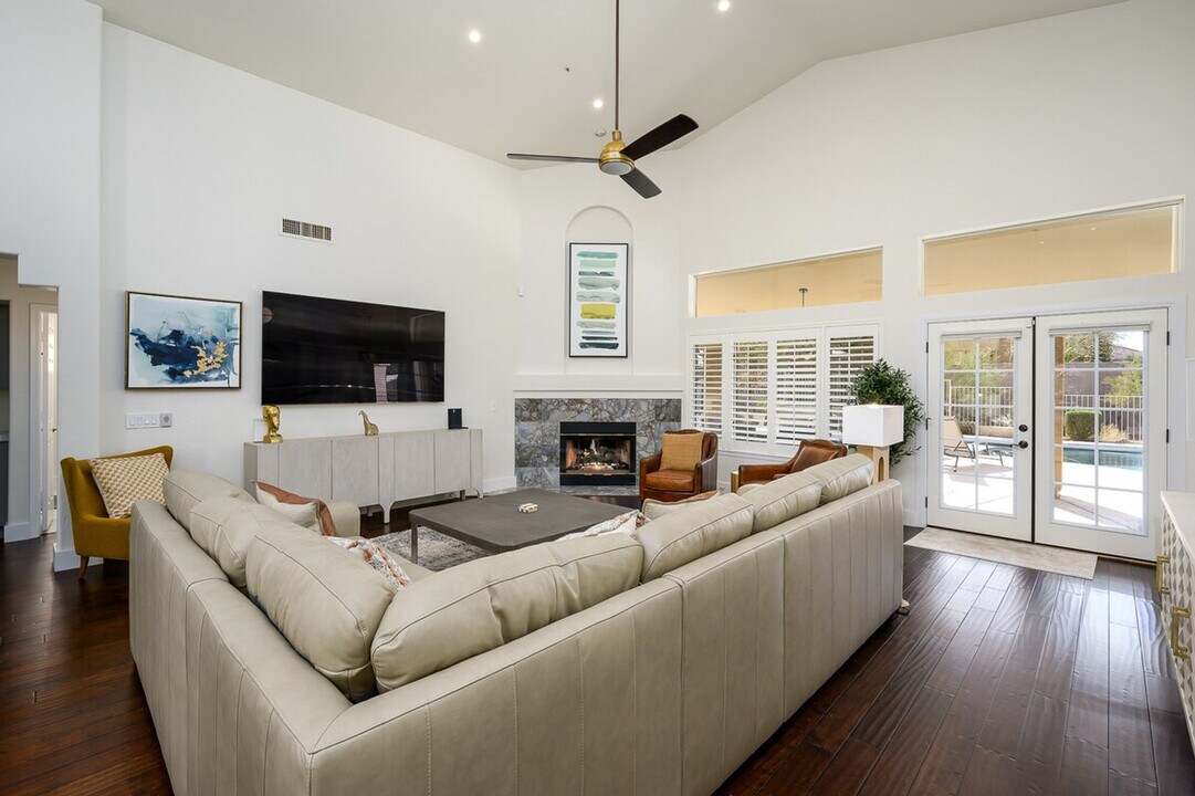 9375 E Sutherland Way in Scottsdale, AZ - Building Photo