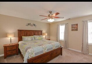 8 Sourwood Cir in Worcester, MA - Foto de edificio - Building Photo