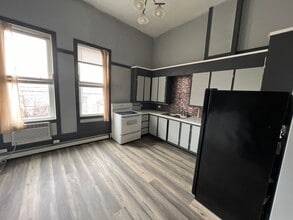 317 S Clinton Ave in St. Johns, MI - Building Photo - Building Photo