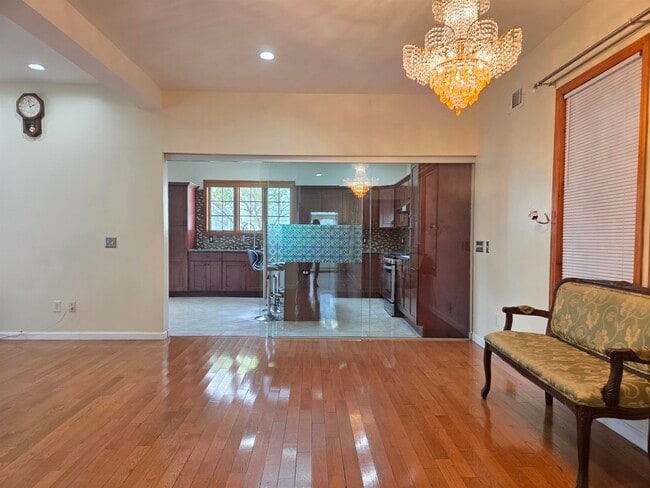 561 AVENUE E in Bayonne, NJ - Building Photo - Building Photo