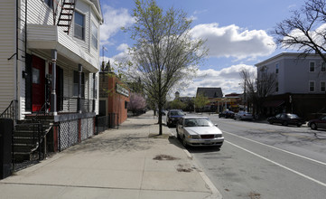 327-329 Broadway in Providence, RI - Foto de edificio - Building Photo