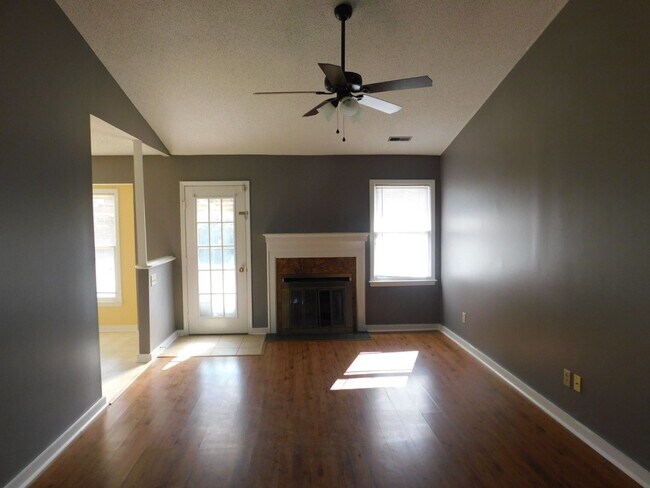 372 Lee Dr in Havelock, NC - Building Photo - Building Photo