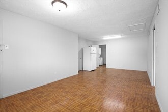 8001 S Loop E in Houston, TX - Building Photo - Building Photo