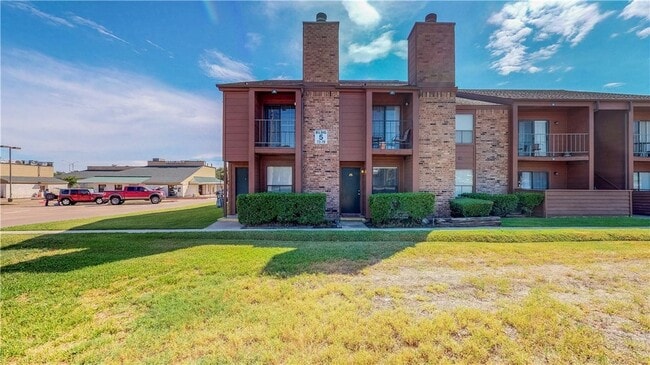 property at 904 University Oaks Blvd