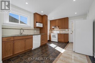 229 Geneva St in St Catharines, ON - Building Photo