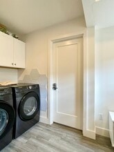 732 16th Ave, Unit Master bedroom in San Francisco, CA - Building Photo - Building Photo