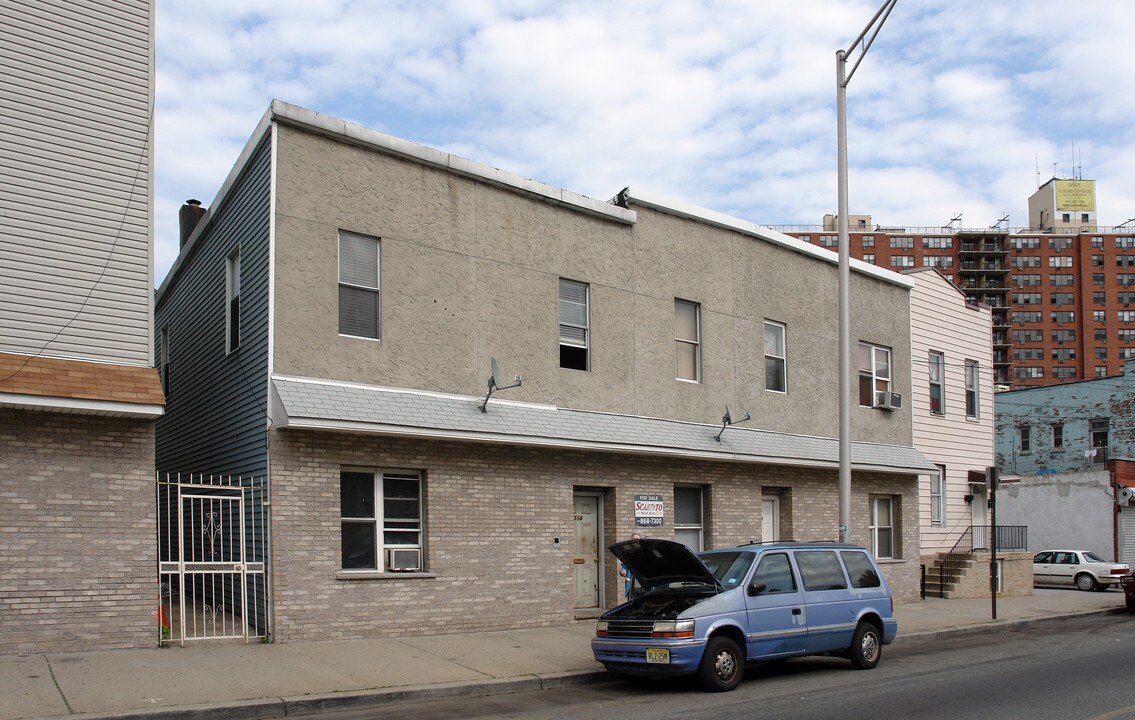 510-514 Paterson Plank Rd in Union City, NJ - Building Photo