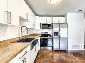 2401 La Casa Dr in Austin, TX - Building Photo - Building Photo