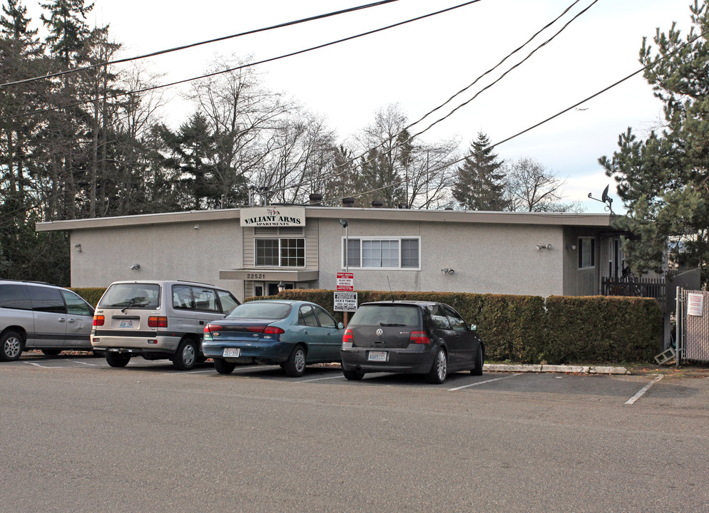 Valiant Arms in Des Moines, WA - Foto de edificio