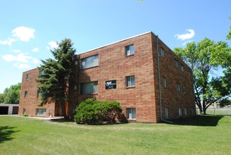 102 5th St E in West Fargo, ND - Building Photo - Building Photo