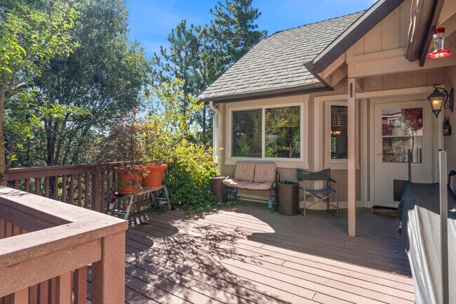 26520 Walnut Hills Dr in Lake Arrowhead, CA - Building Photo - Building Photo