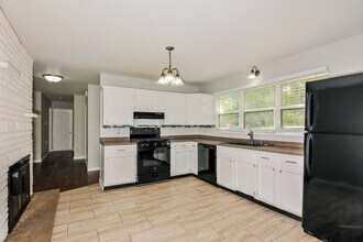 12125 Killbrock Dr in Florissant, MO - Foto de edificio - Building Photo