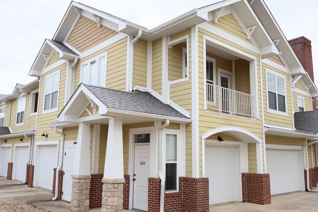 2015 Walden Pond Way in Cape Girardeau, MO - Building Photo - Building Photo