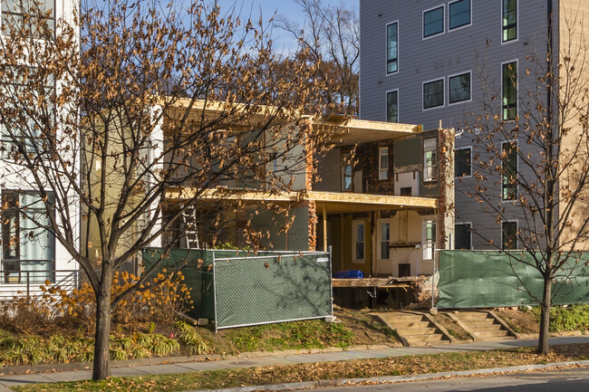 5307 Connecticut Ave NW in Washington, DC - Foto de edificio - Building Photo