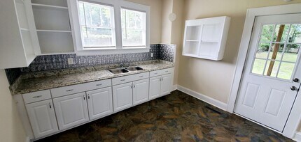 2809 Hillsborough Rd in Durham, NC - Building Photo - Building Photo