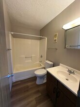 980 Eisenhower Rd in Hiawatha, IA - Building Photo - Building Photo