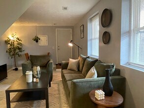 888 W Lombard St, Unit Unit B in Baltimore, MD - Foto de edificio - Building Photo