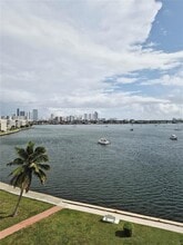 2910 Point E Dr in Aventura, FL - Building Photo - Building Photo