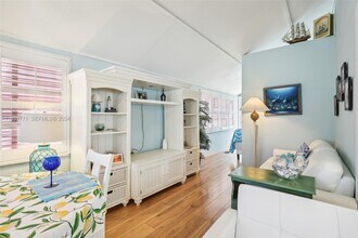 10851 S Ocean Dr in Jensen Beach, FL - Foto de edificio - Building Photo