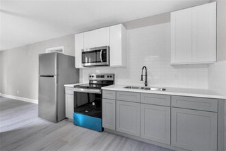 4755 Wilmington St in Houston, TX - Foto de edificio - Building Photo