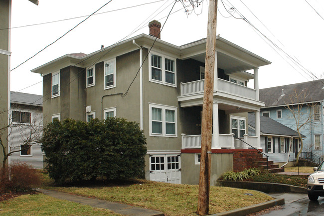 109 Forest Ct in Louisville, KY - Foto de edificio - Building Photo