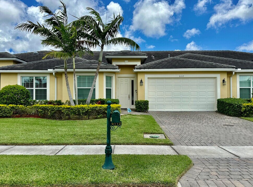 6112 NW Cullen Way in Port St. Lucie, FL - Building Photo