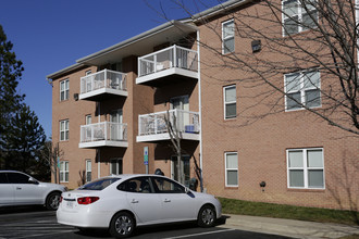 East Gate Apartments in Triangle, VA - Building Photo - Building Photo