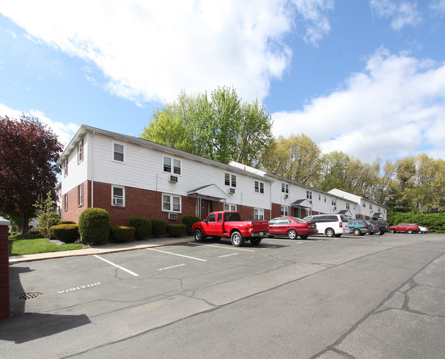 Columba Court in Chicopee, MA - Foto de edificio - Building Photo