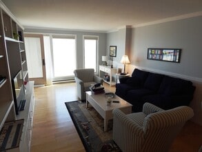 1 Seacliff Ave, Unit 4B in Old Orchard Beach, ME - Foto de edificio - Building Photo