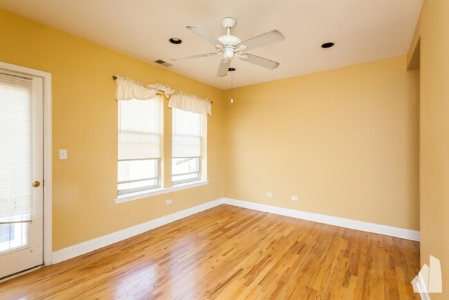 4710 N Bernard St-Unit -3WCH in Chicago, IL - Building Photo - Building Photo