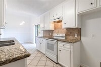 13808 Hollowgreen Dr photo'