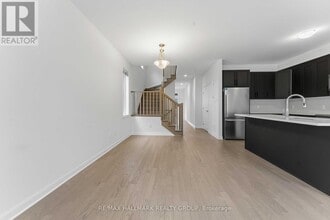 423 Silicon Wy in Ottawa, ON - Building Photo - Building Photo