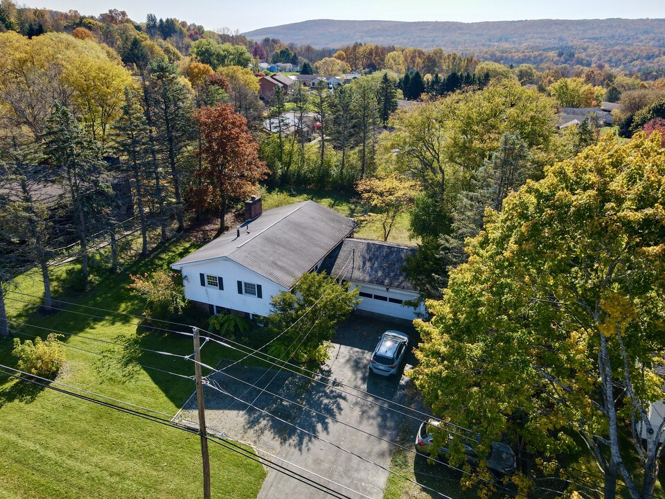 141 Honness Ln, Unit A in Ithaca, NY - Foto de edificio