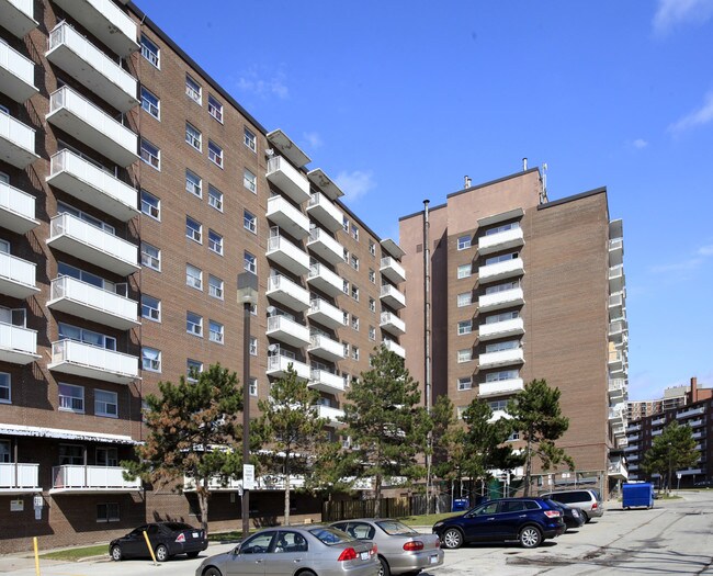 McCowan Rd in Toronto, ON - Building Photo - Building Photo