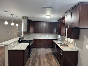 111 W Forhan St in Long Beach, CA - Building Photo - Building Photo