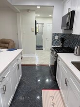 7713 Ditmars Blvd, Unit A1 in East Elmhurst, NY - Foto de edificio - Building Photo