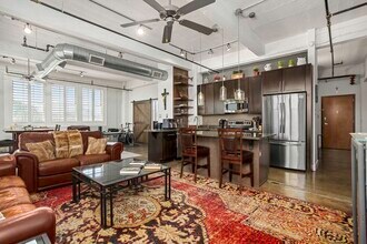 831 S Flores St in San Antonio, TX - Building Photo - Building Photo