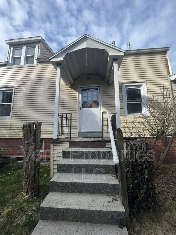 32 Russell Rd in Albany, NY - Building Photo - Building Photo