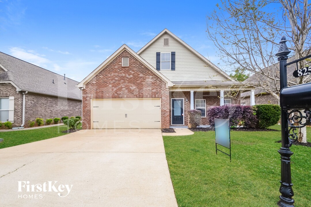 8253 Owen Park Dr in Mc Calla, AL - Foto de edificio